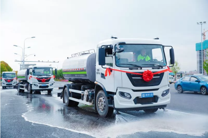 新时代中国城市美容师！jiuyou.com九游环境新能源环卫车可减排4.5万吨污染物